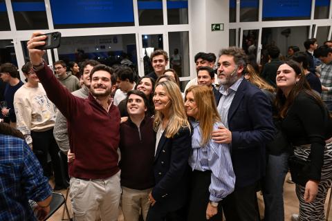 Publico asistente a el primer acto de celebración de los 40 años construyendo Europa juntos