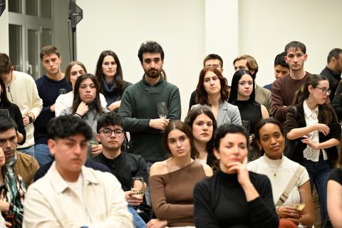 Publico asistente a el primer acto de celebración de los 40 años construyendo Europa juntos